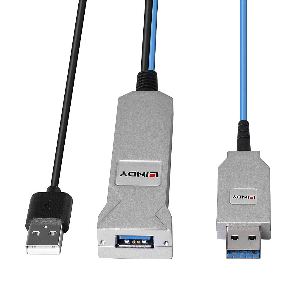 Tre cavi con connettori USB. Uno ha USB-A, uno USB-C e uno USB-A.