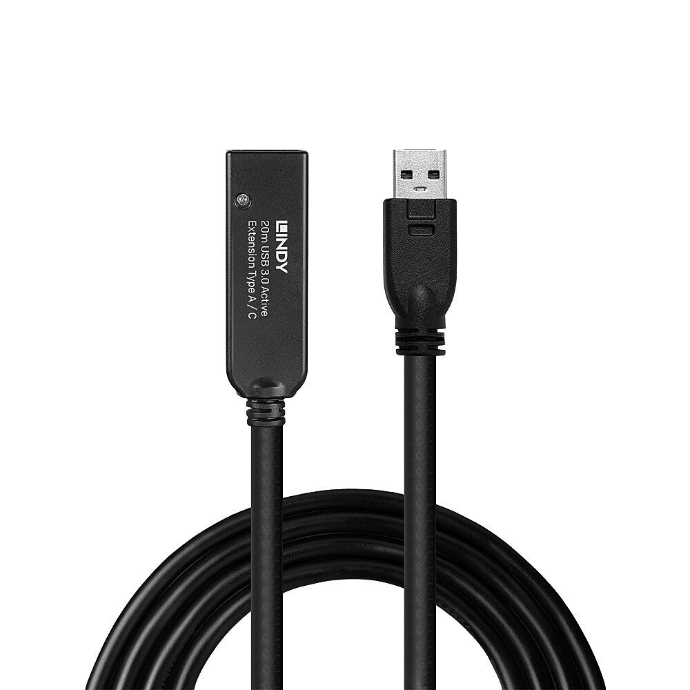 Cavo di prolunga USB nero con connettori e sfondo nero.