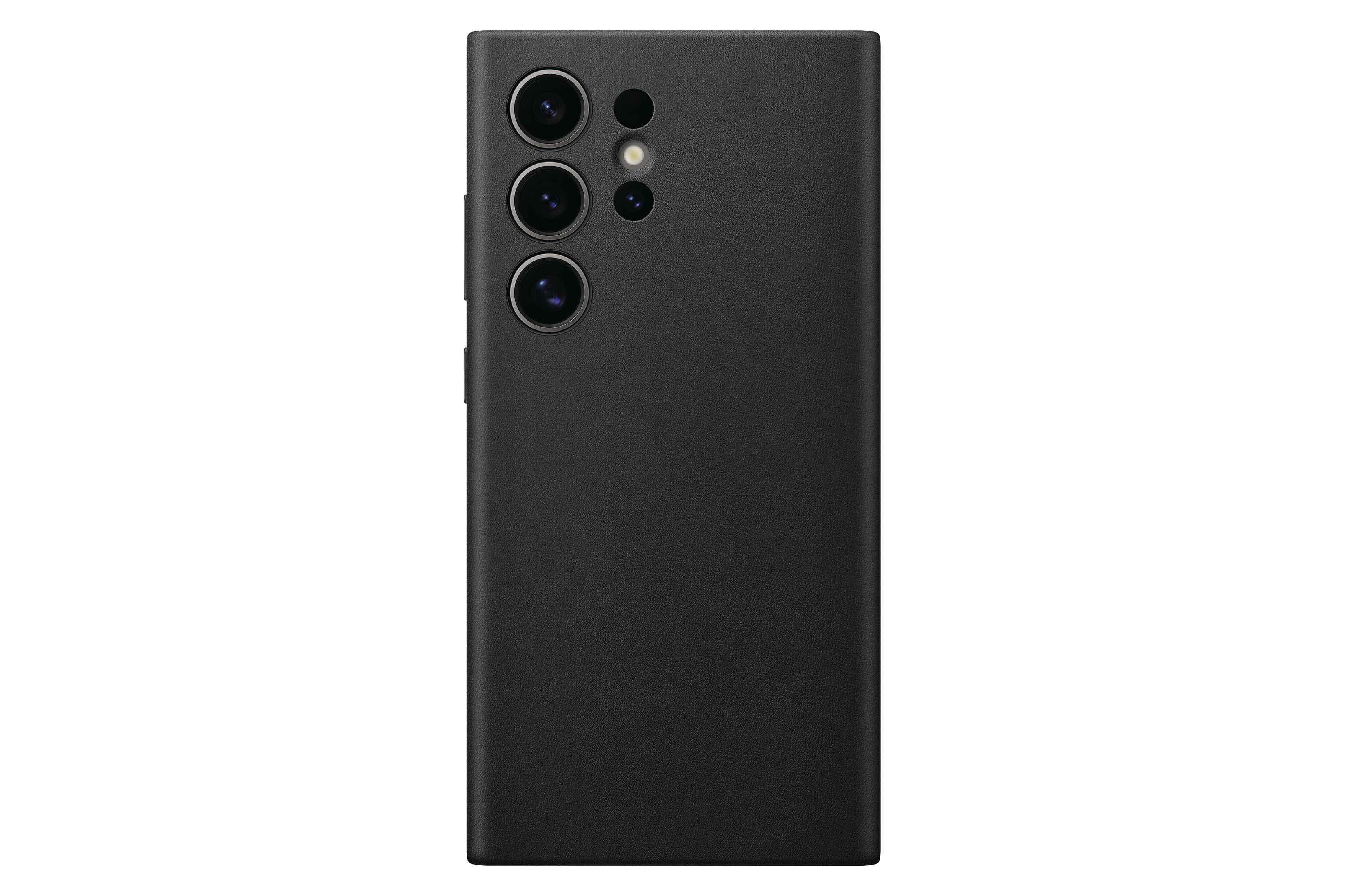 De achterkant van een zwarte smartphone met drie camera's en een flitser. De achtergrond is wit.