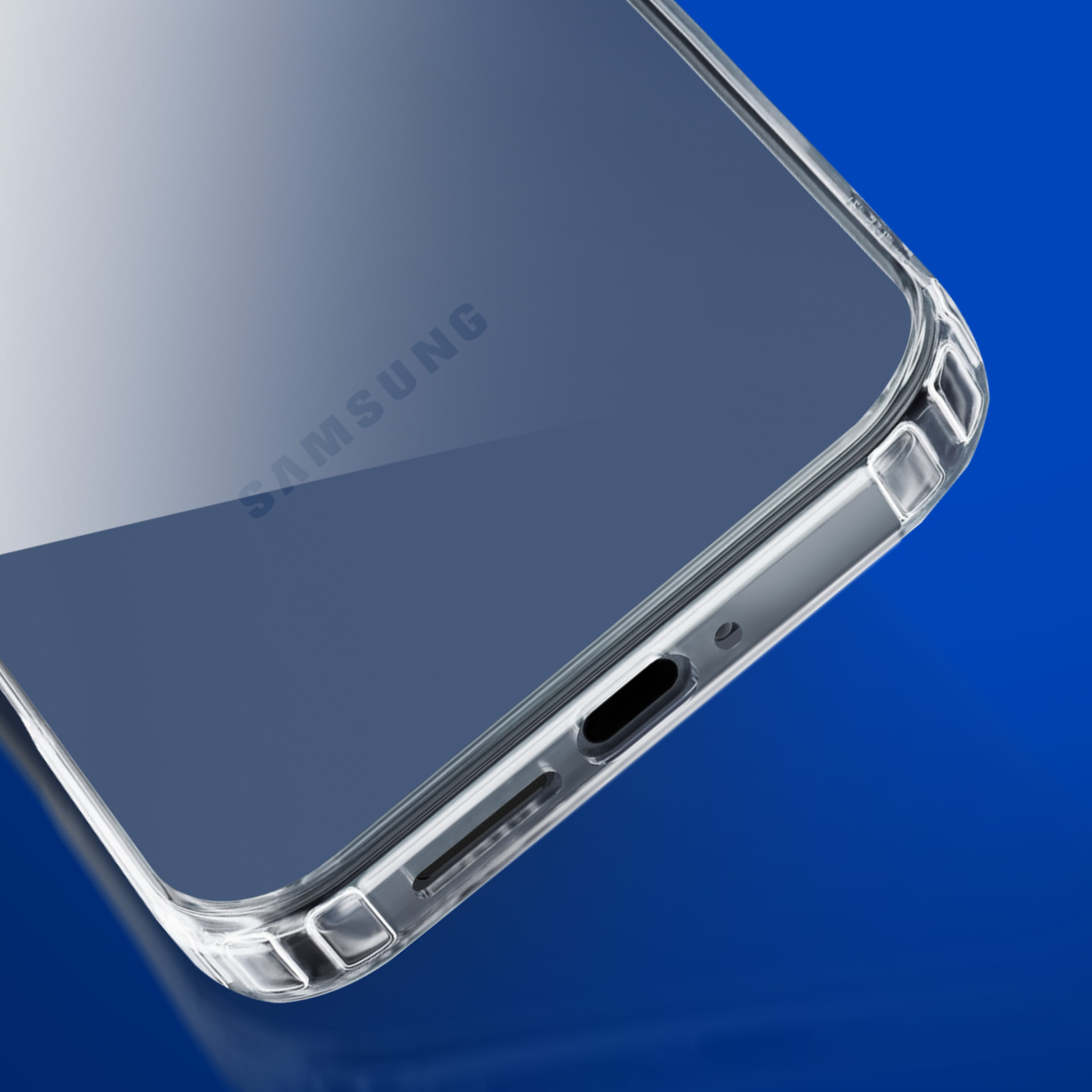 Custodia trasparente per telefono su sfondo blu. Logo Samsung visibile. Area porta di ricarica.