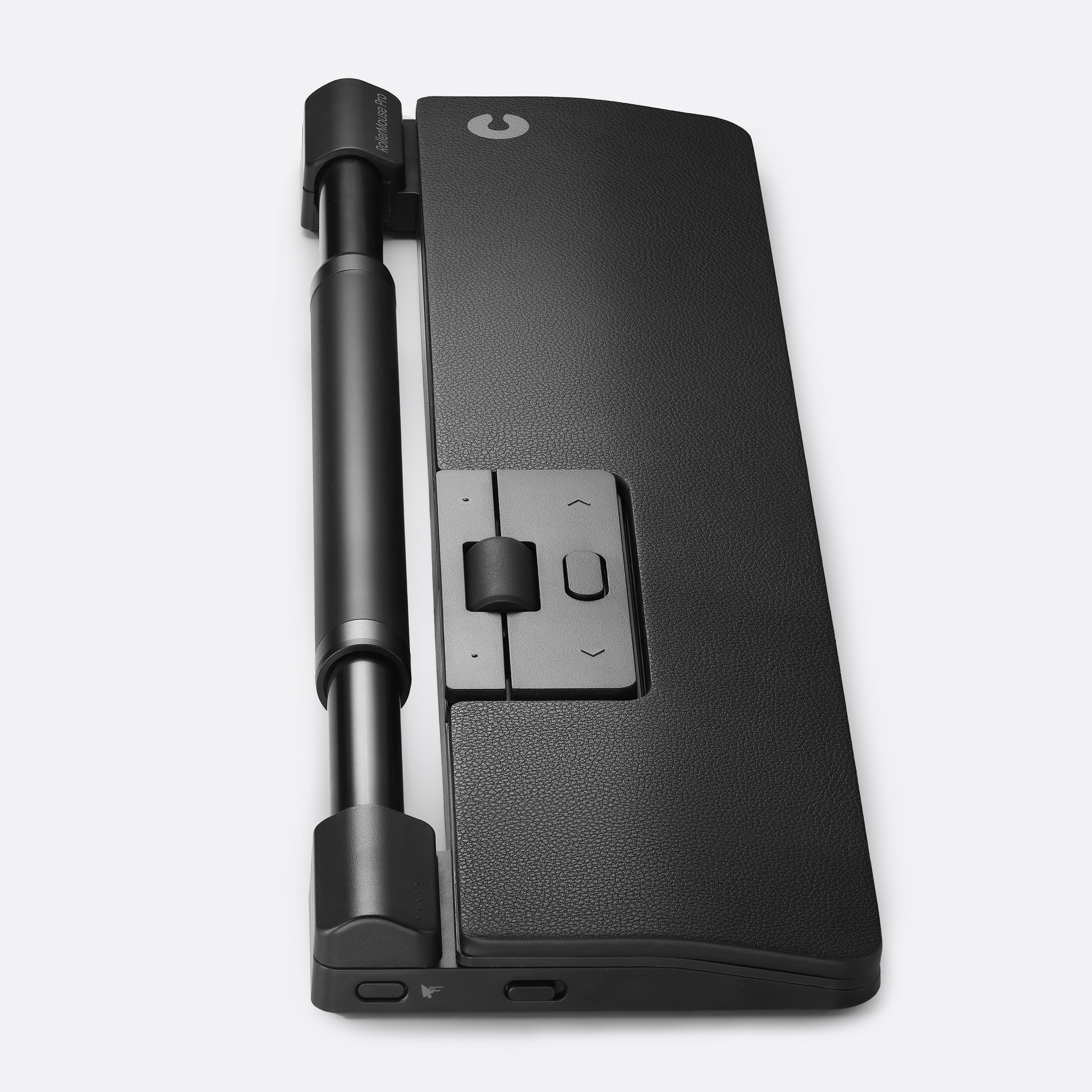 Czarna ergonomiczna klawiatura i mysz. Widok z góry.