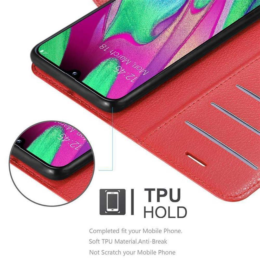 Rote Telefonhülle mit Telefon, das einen Bildschirm anzeigt, mit rotem Hintergrund. TPU HOLD Text.