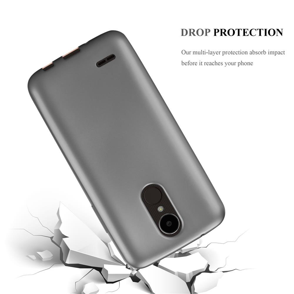 Funda gris de teléfono con agujero para cámara, efecto de suelo agrietado alrededor.
