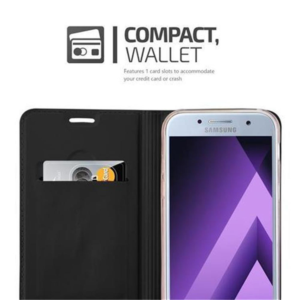 Teléfono en funda tipo cartera, ranura para tarjeta y tarjeta dentro. Fondo blanco.