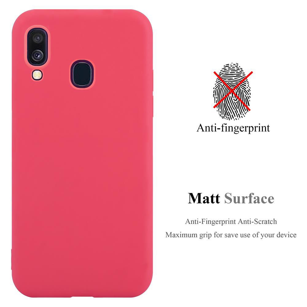 Custodia rosa per telefono con smartphone. Ha una superficie opaca ed è anti-impronta. Un'impronta digitale è barrata.