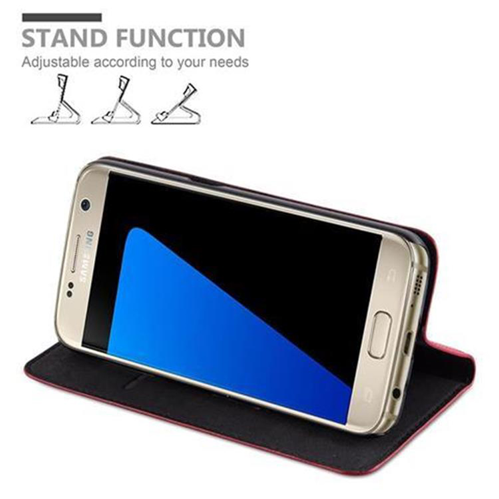 Telefono dorato in custodia nera e rossa aperta, funzione stand. Testo: Funzione stand.