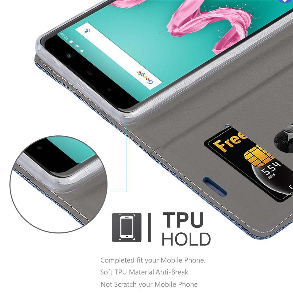 Primo piano di un telefono in una custodia grigia in TPU con una SIM card gratuita.