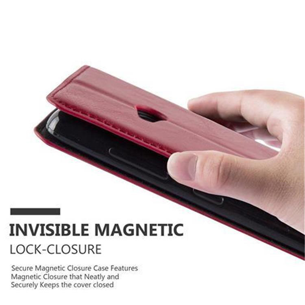 Hand hält eine rote Handyhülle, die einen Magnetverschluss zeigt.