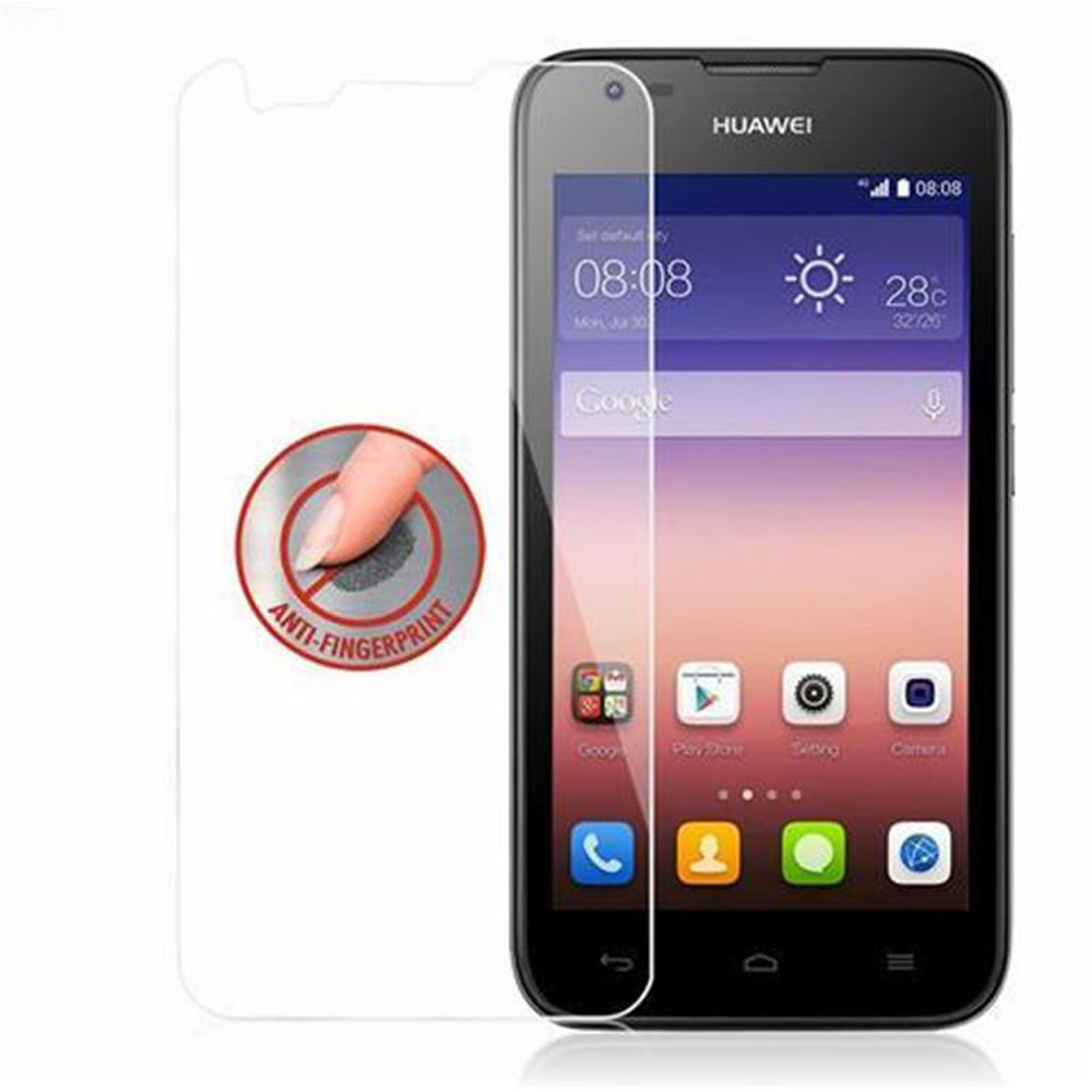 Smartphone con protezione schermo e un dito che lo tocca.