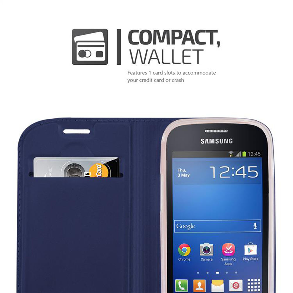 Un telefono in una custodia a portafoglio blu, con carta e display visibili.