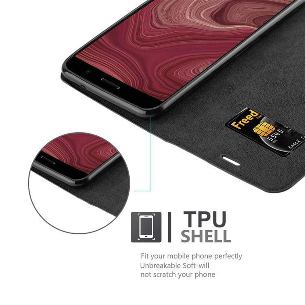 Ein Smartphone in einer schwarzen Brieftaschentasche. Eine Kreditkarte ist sichtbar. Text sagt TPU-Schale.