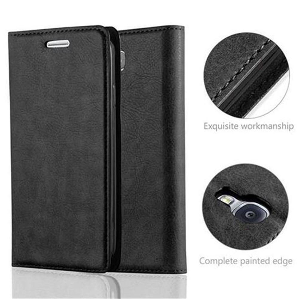 Funda de teléfono de cuero negro abierta. Primeros planos de costuras y recorte de cámara.