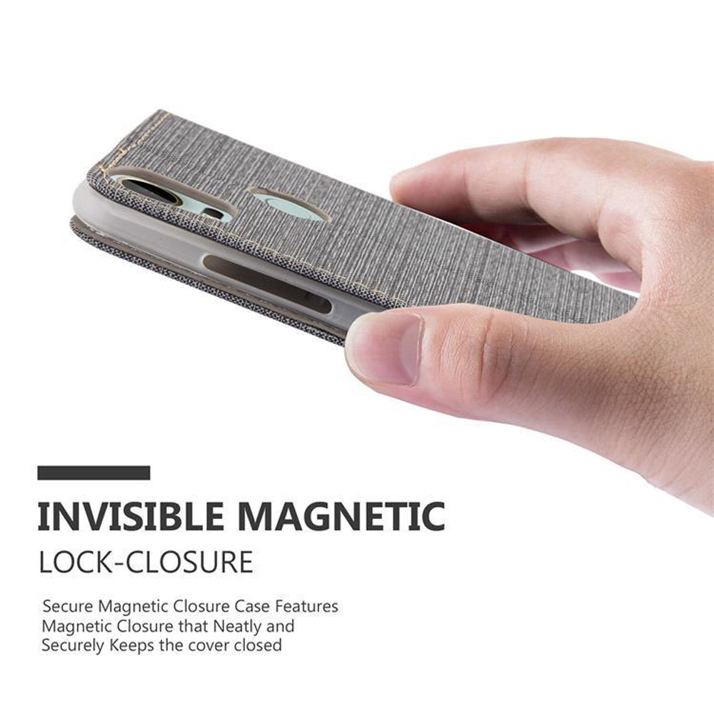 Una persona che tiene una custodia per telefono con un esterno grigio. Il testo dice Chiusura magnetica invisibile.