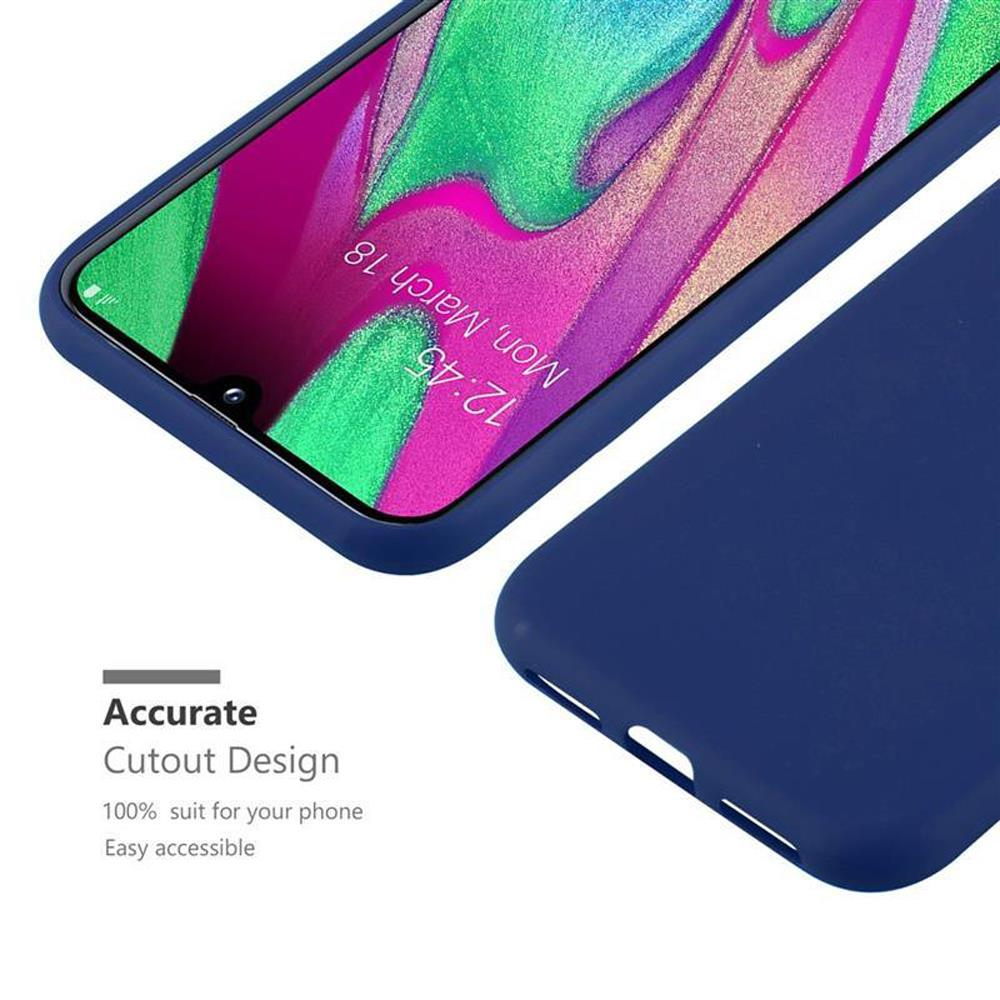 Telefono blu in una custodia, che mostra uno schermo colorato. Il testo in basso dice 'Accurate Cutout Design'.