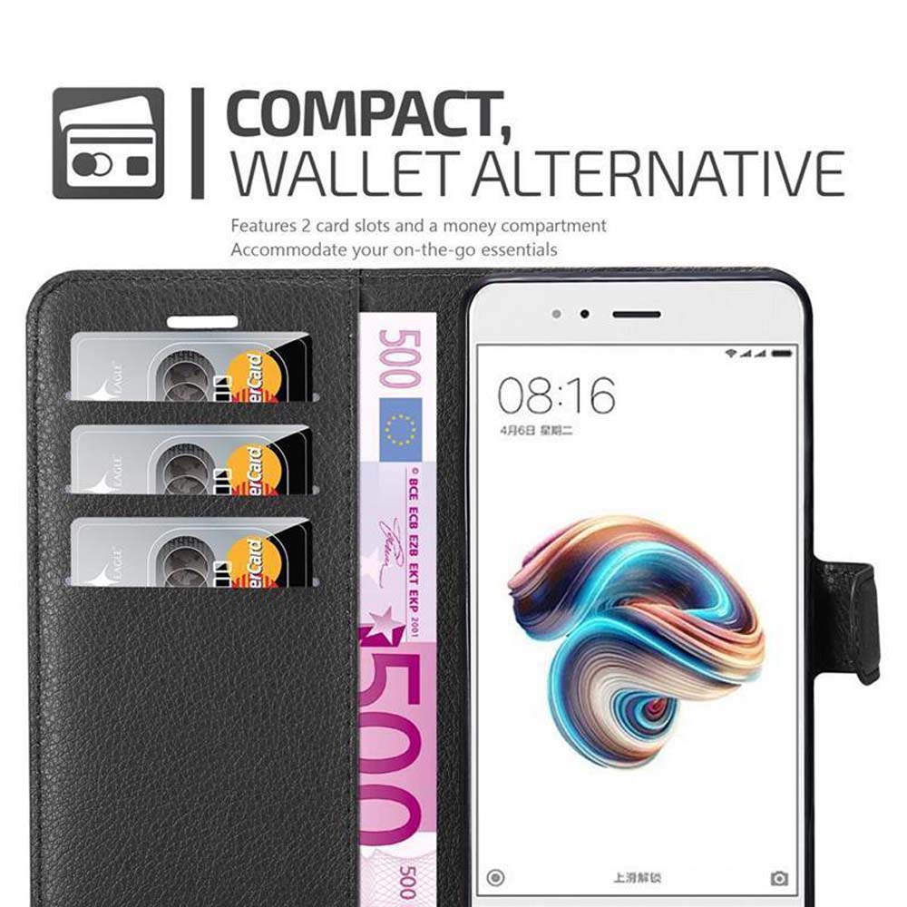 Smartphone in custodia a portafoglio con carte e denaro. Lo schermo del telefono mostra un'interfaccia.