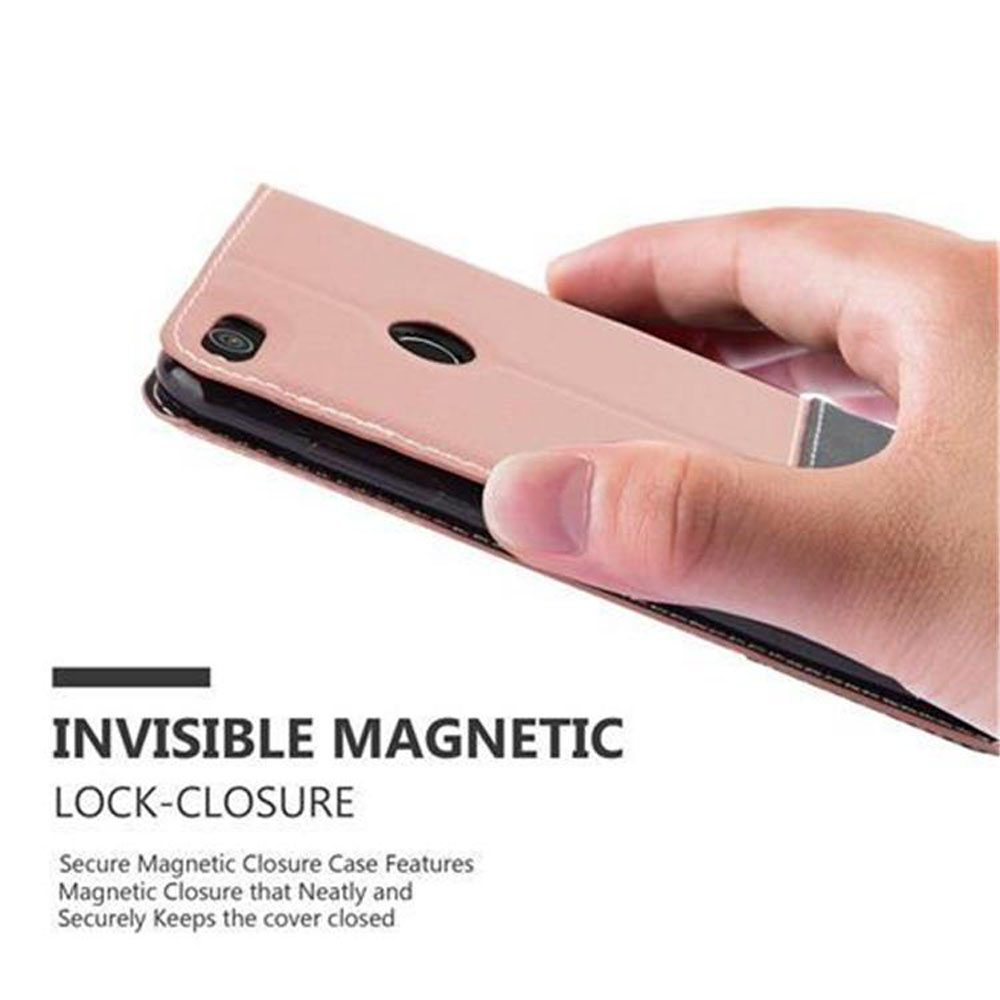 Funda de teléfono cerrada, sujeta por una mano. Muestra la función de cierre magnético invisible.