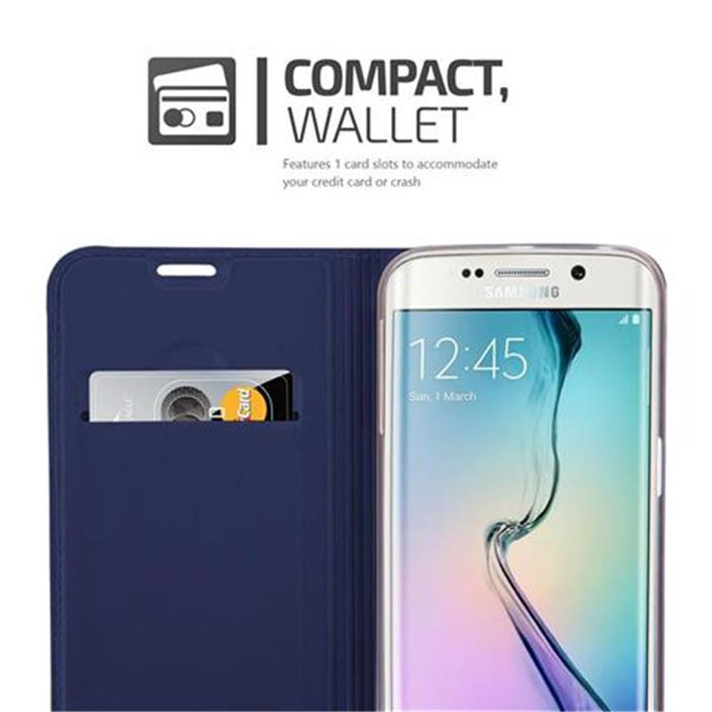 Un telefono è in una custodia a portafoglio blu, che mostra uno slot per carte di credito. Lo schermo mostra l'ora.