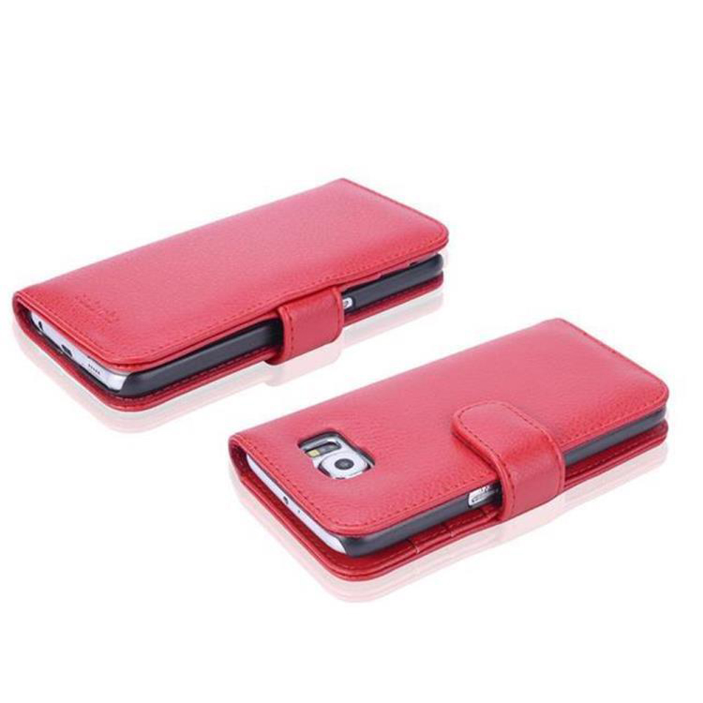 Zwei rote Handyhüllen sind geöffnet. Beide Hüllen sind aus Leder mit Magnetverschluss und einem Telefon darin.