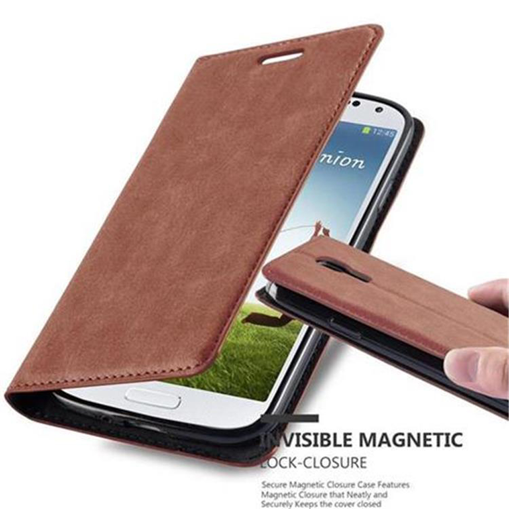 Funda de teléfono marrón con un teléfono dentro. La tapa del teléfono está abierta. Texto en la pantalla: "nion".