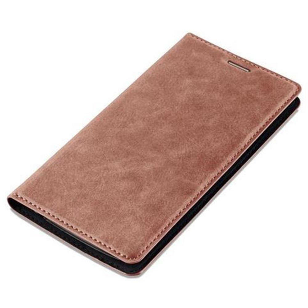 Una funda de teléfono marrón cerrada. La funda está hecha de material texturizado y tiene costuras.