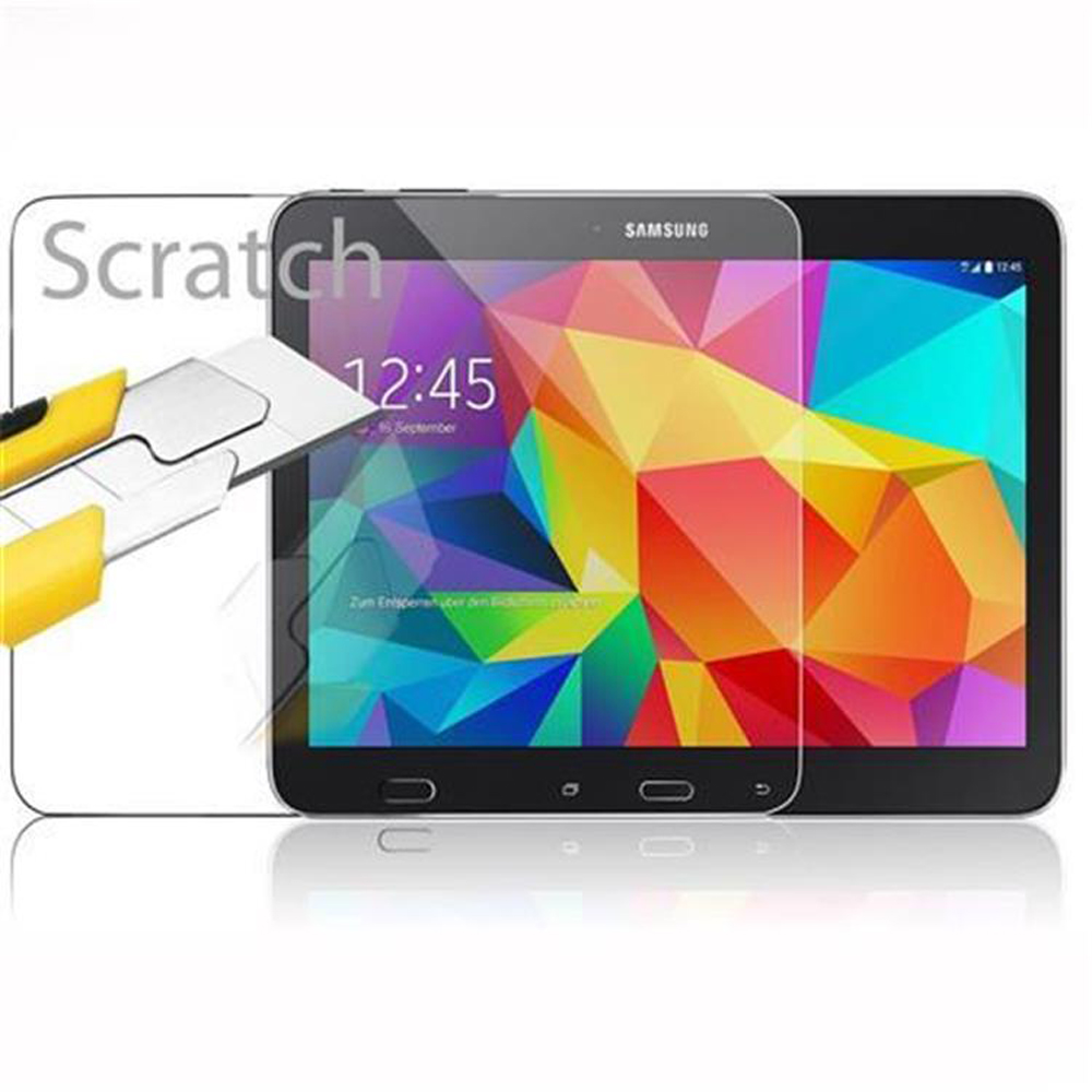 Tablet con protezione schermo tagliata. Coltello vicino allo schermo, il testo dice graffio.