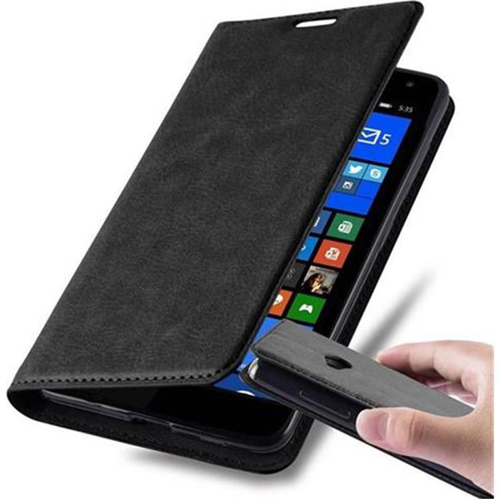 Schwarze Handyhülle, offen. Eine Hand hält die Abdeckung. Der Telefonbildschirm ist mit Symbolen und Bildern sichtbar.