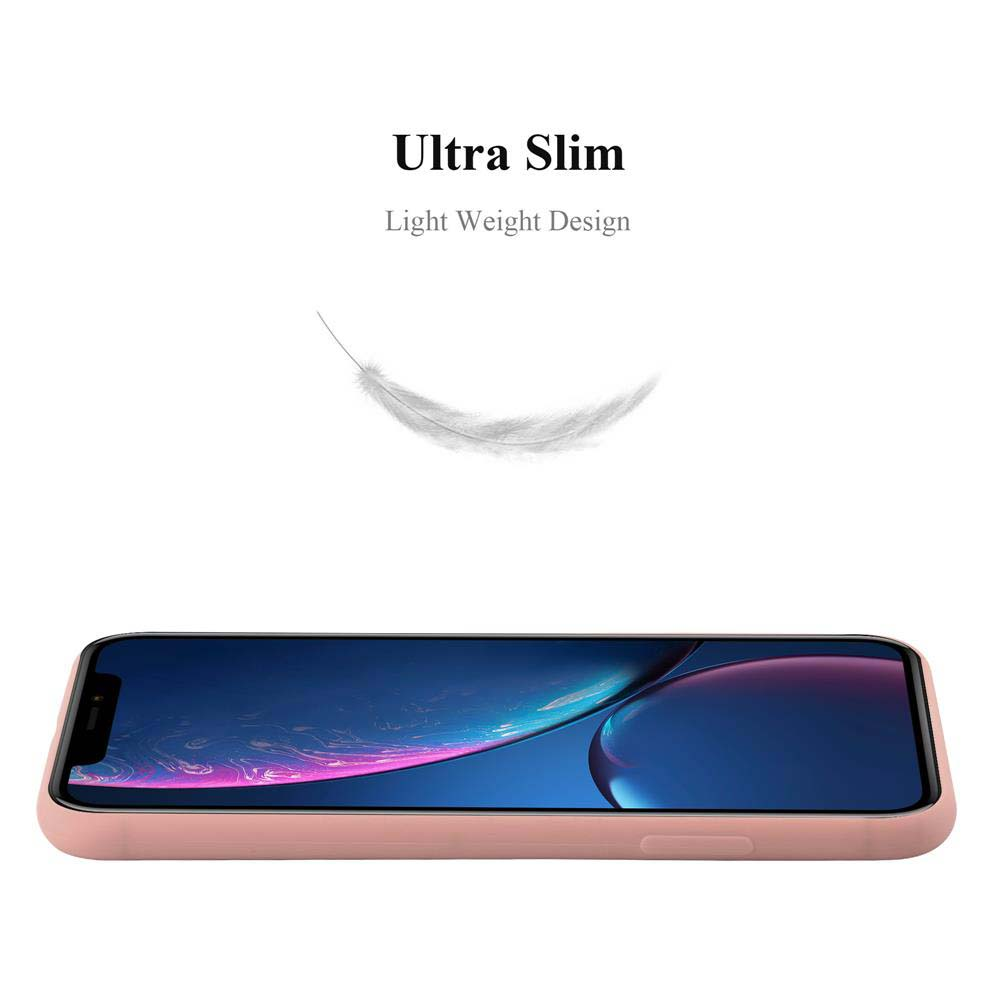 Un telefono in una custodia rosa. Una piuma fluttua sopra. Lo sfondo è bianco.