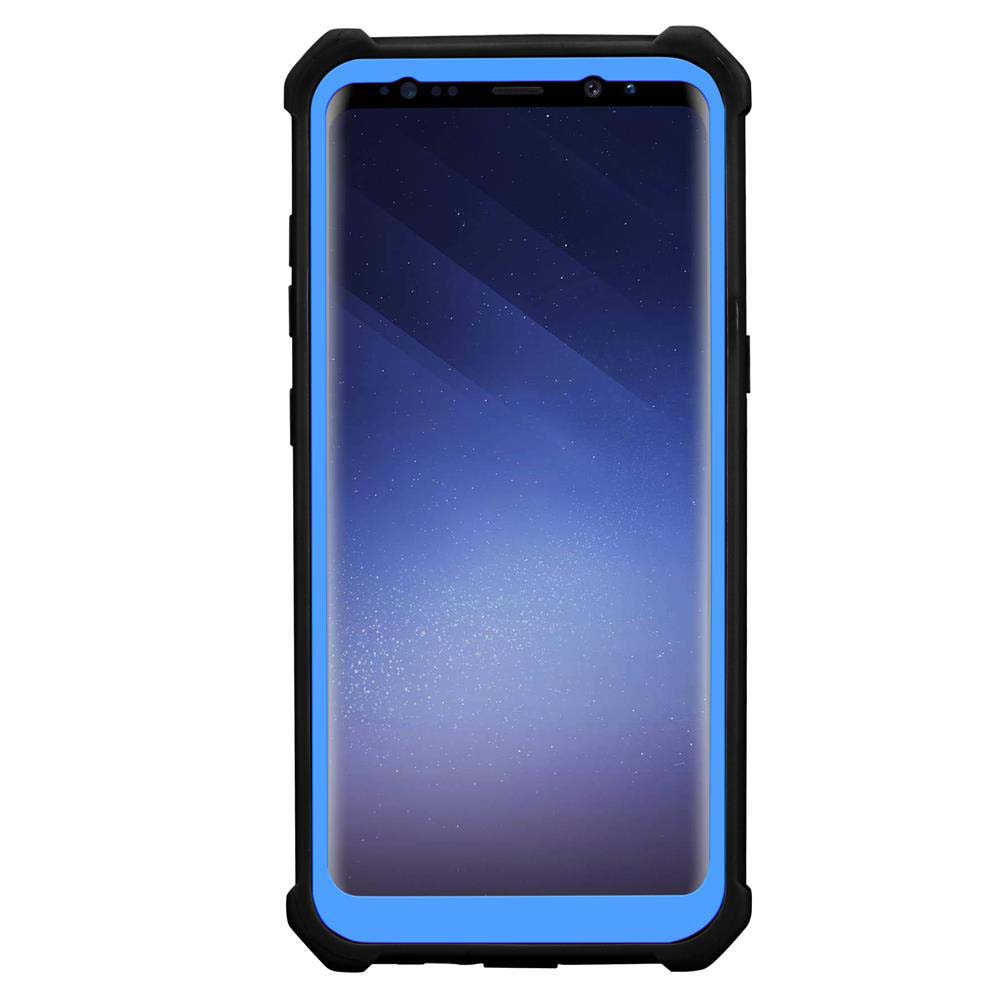 Eine schwarze Handyhülle mit blauem Rand, die das Telefon bedeckt. Dunkelblauer Hintergrund.
