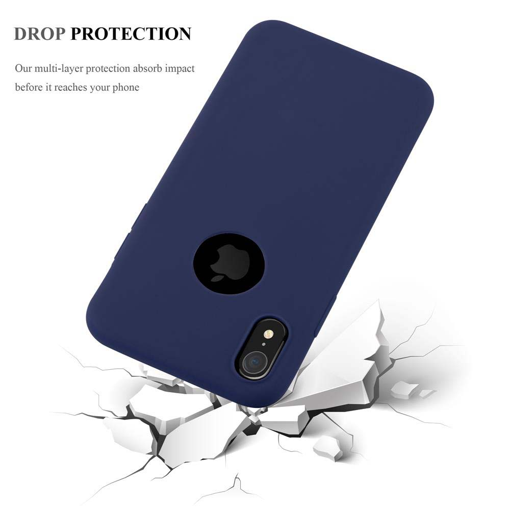 Una custodia blu per telefono con un telefono sopra, che rompe una superficie bianca. Il logo Apple è visibile sul retro.