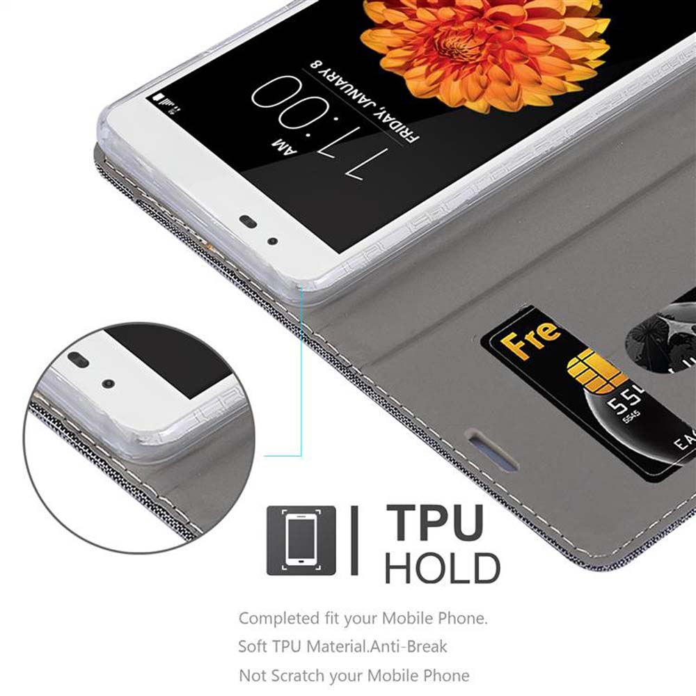 Una funda de teléfono abierta con una tarjeta de crédito y un smartphone mostrando la hora y la fecha.