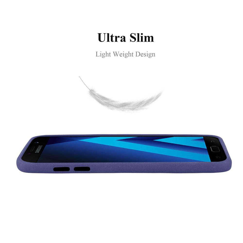 Funda de teléfono púrpura con teléfono dentro. Gráfico de pluma arriba. Fondo blanco.