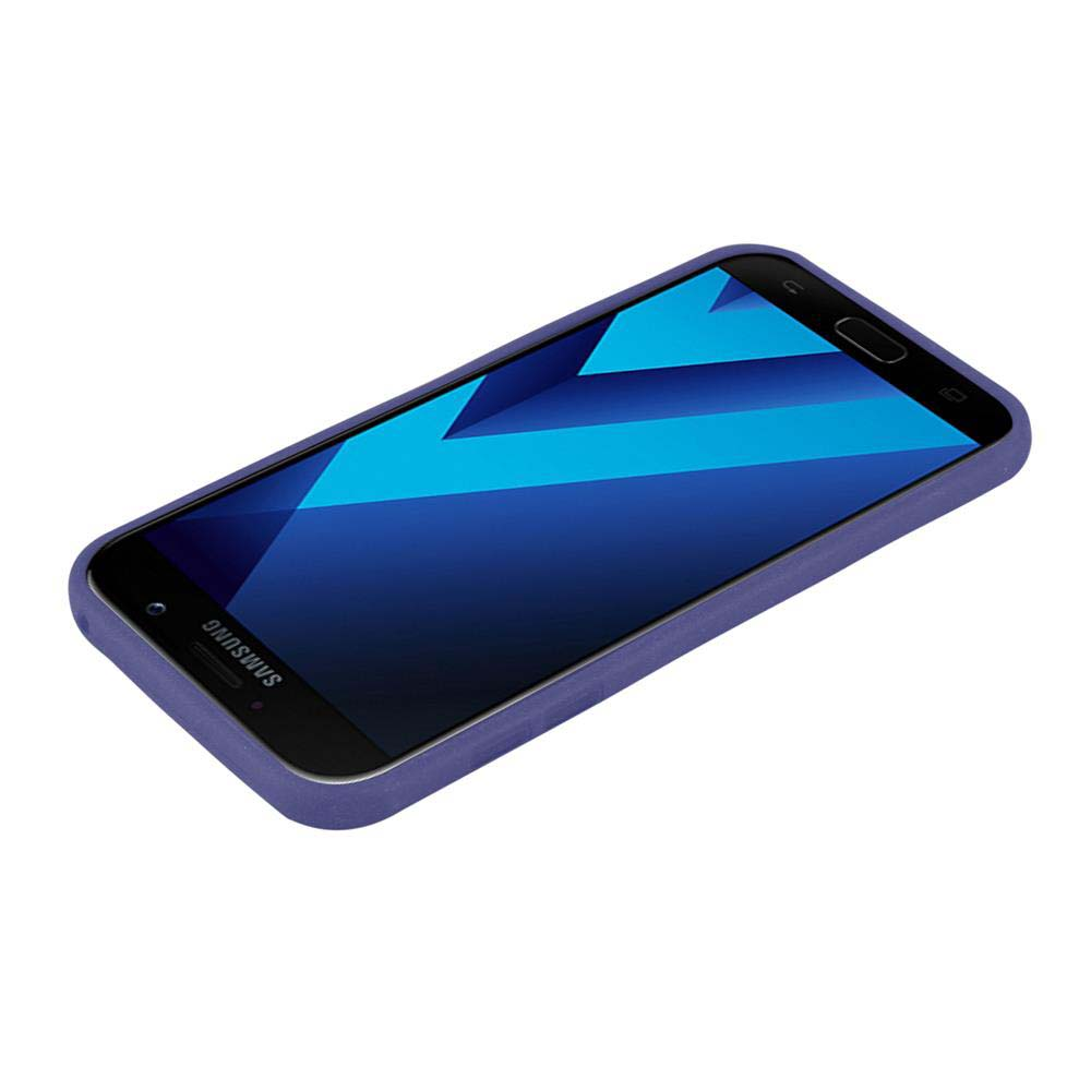 Un teléfono en una funda morada con pantalla azul, desde un ángulo.