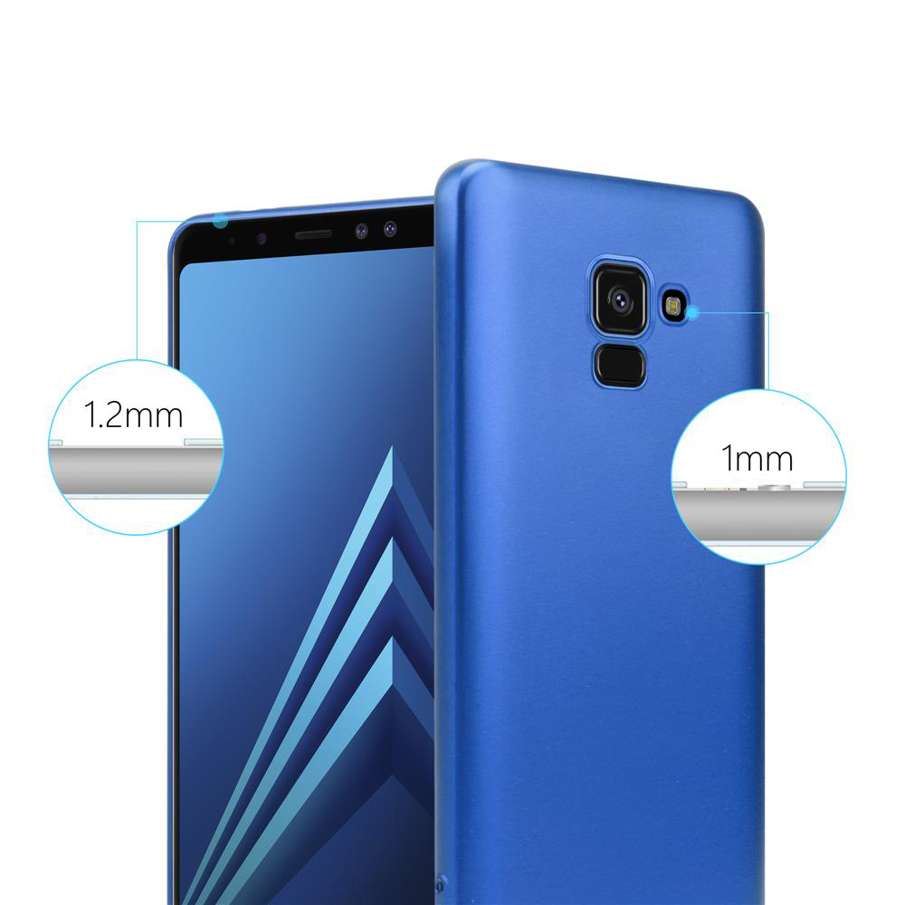 Blaue Handyhülle, Nahaufnahme. Text: 1,2 mm und 1 mm. Zeigt die Dicke der Handyhülle.