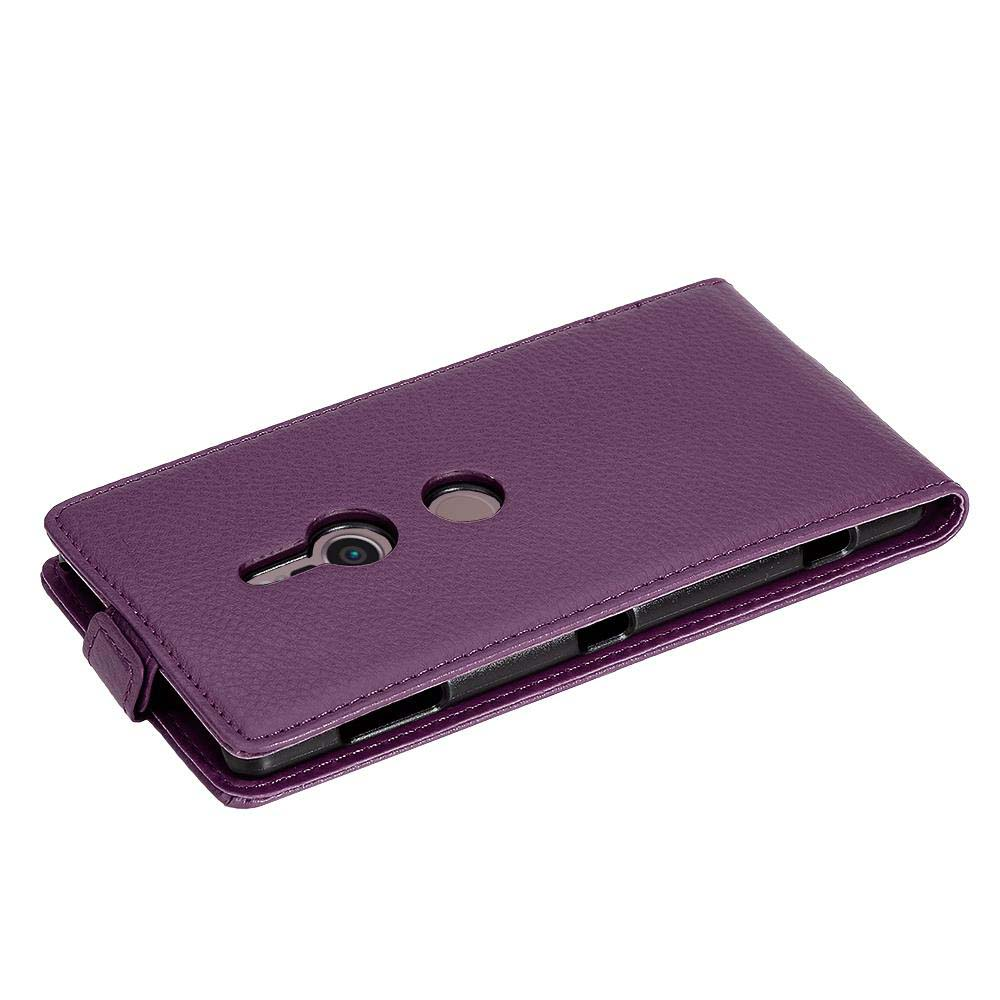 Custodia per telefono in pelle viola. Il telefono è nella custodia, con foro per la fotocamera visibile. Chiusa.