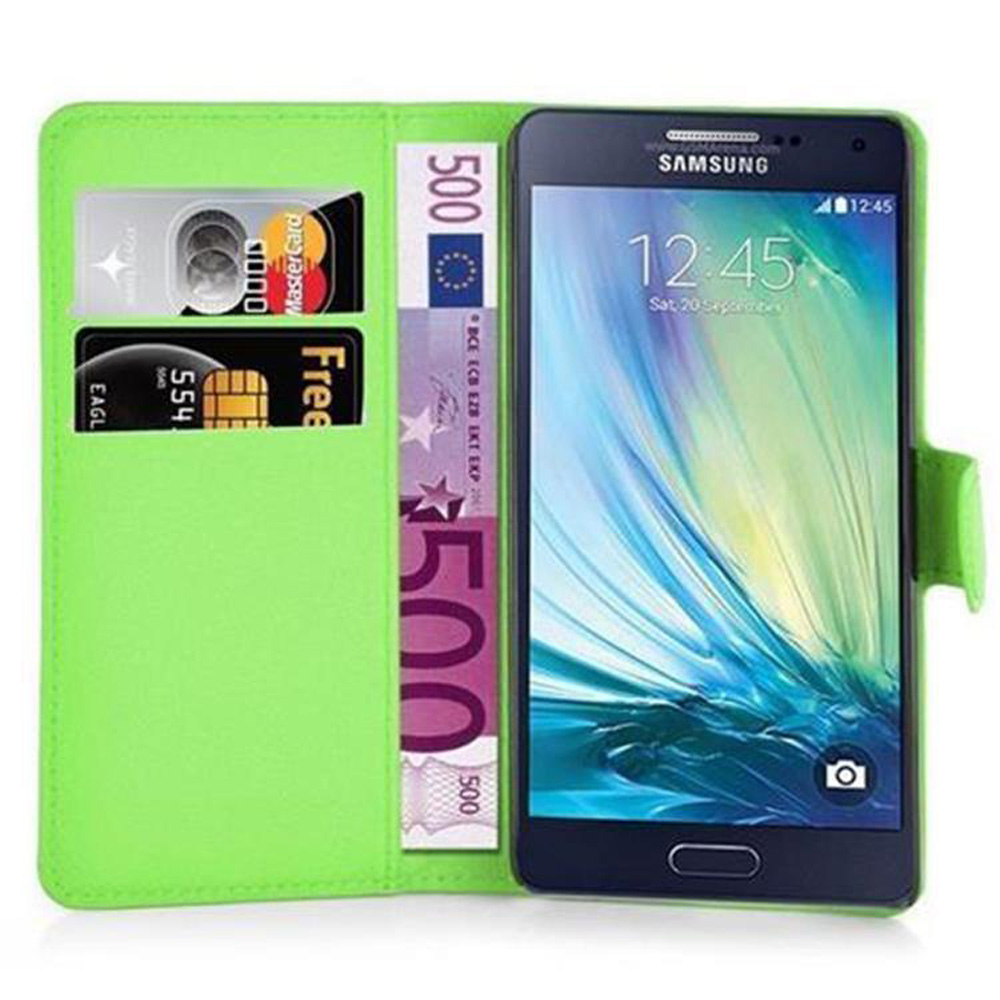 Grüne Handyhülle offen mit Telefon, Karten und Geld.