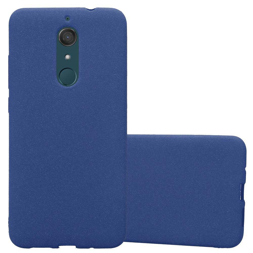 Due custodie blu per telefono. Una in piedi, l'altra sdraiata. Entrambe sono semplici e dalla texture liscia.