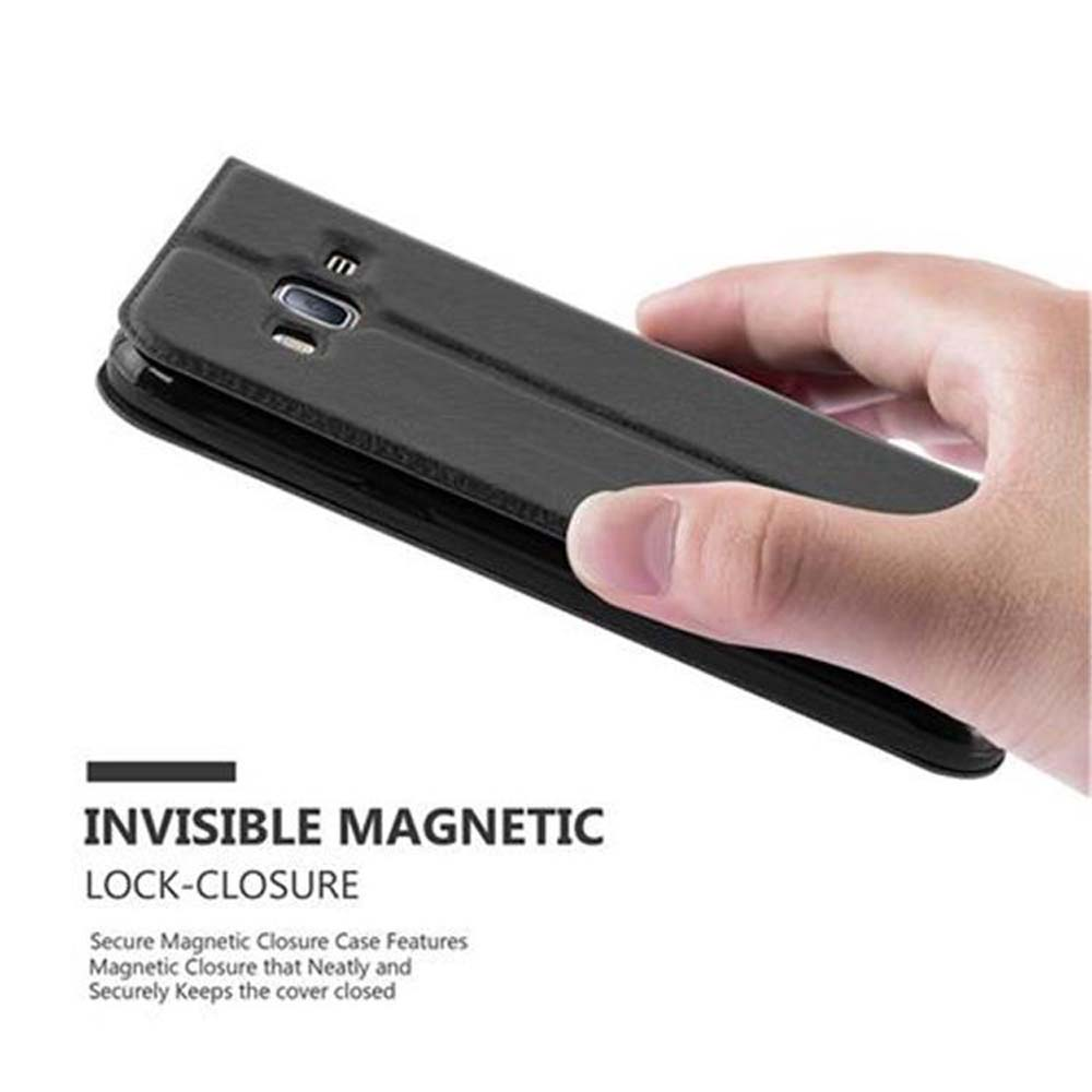 Funda negra para teléfono, cerrada, con detalles de cierre magnético invisible.