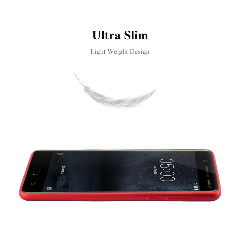 Un telefono in una custodia rossa, con una piuma sopra e l'ora visualizzata sullo schermo.