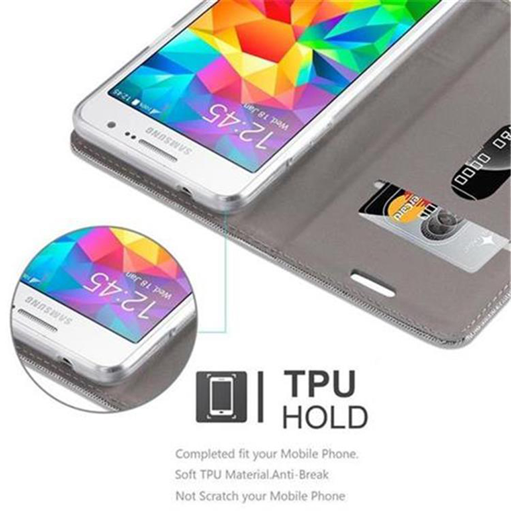 Smartphone in custodia grigia. La custodia ha uno slot per carte di credito. Sfondo bianco.