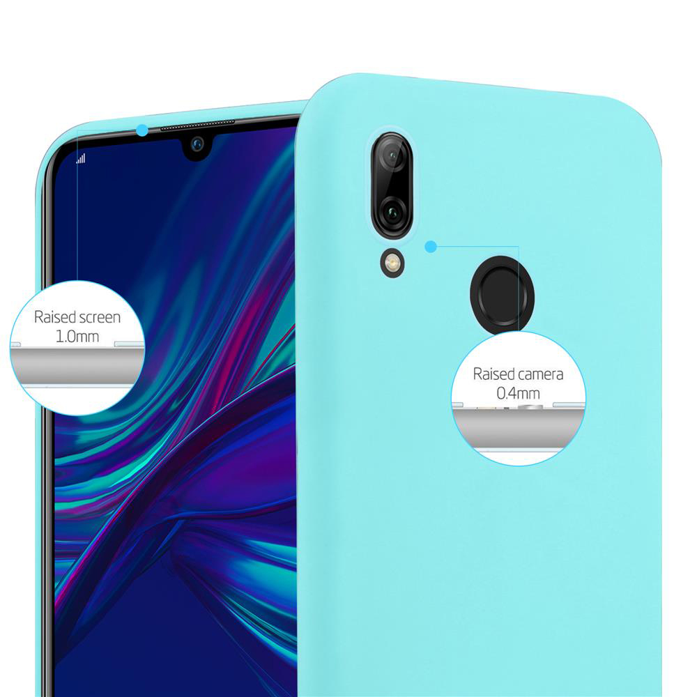 Una custodia per telefono azzurra. Lo schermo del telefono è visibile. Il testo etichetta le misure dello schermo e della fotocamera rialzati.