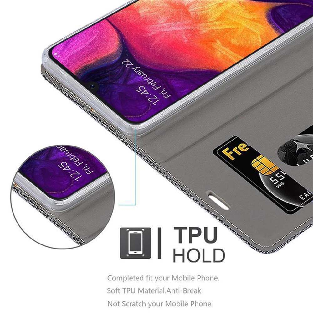 Telefono in custodia con fessure per carte di credito. Descrizione del supporto in TPU. Ora 12:45 sullo schermo.