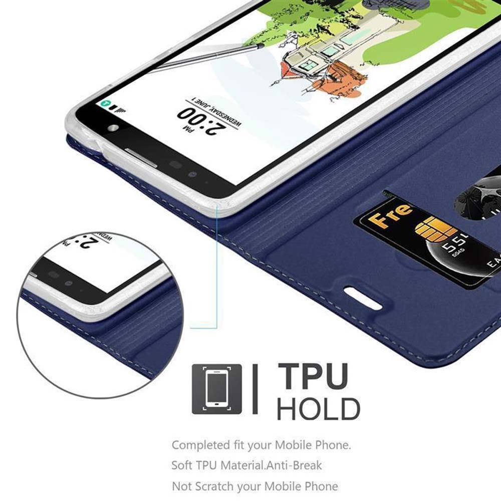 Blaue Handyhülle, teilweise geöffnet. Telefon zeigt Uhrzeit und Karte ist sichtbar.
