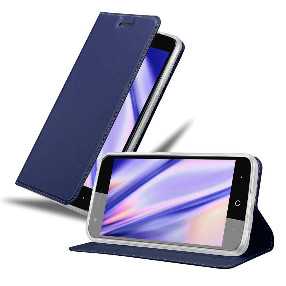 Una funda azul para teléfono con un teléfono dentro, con la tapa abierta.