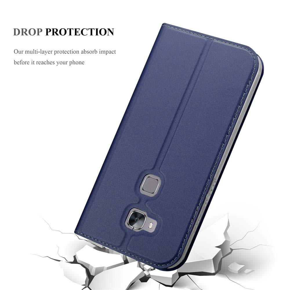 Funda de teléfono azul con teléfono dentro, suelo agrietado debajo. Protección contra caídas anunciada.