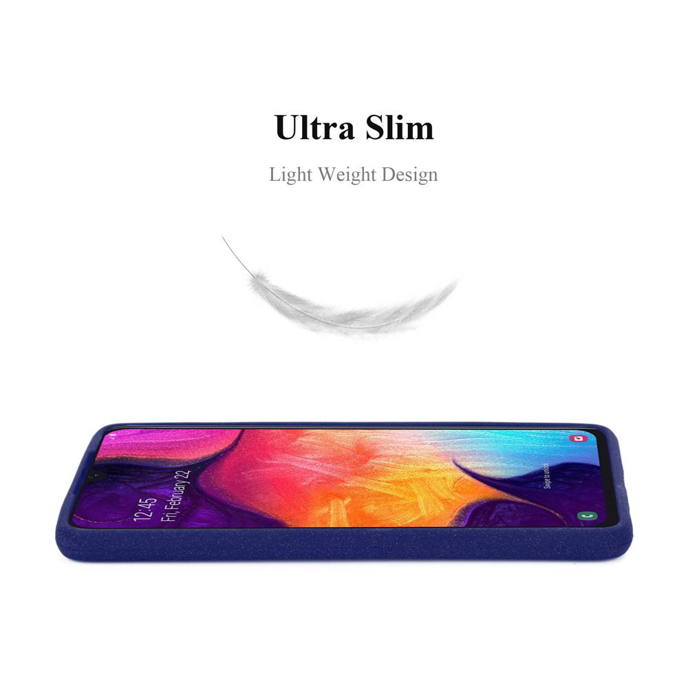Custodia per telefono blu. Piuma bianca che fluttua sopra. Testo: Ultra sottile, design leggero.