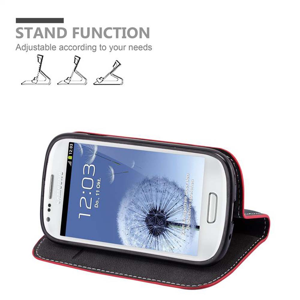 Smartphone in einer schwarz-roten Hülle. Der Telefonbildschirm zeigt die Uhrzeit an. Weißer Hintergrund.