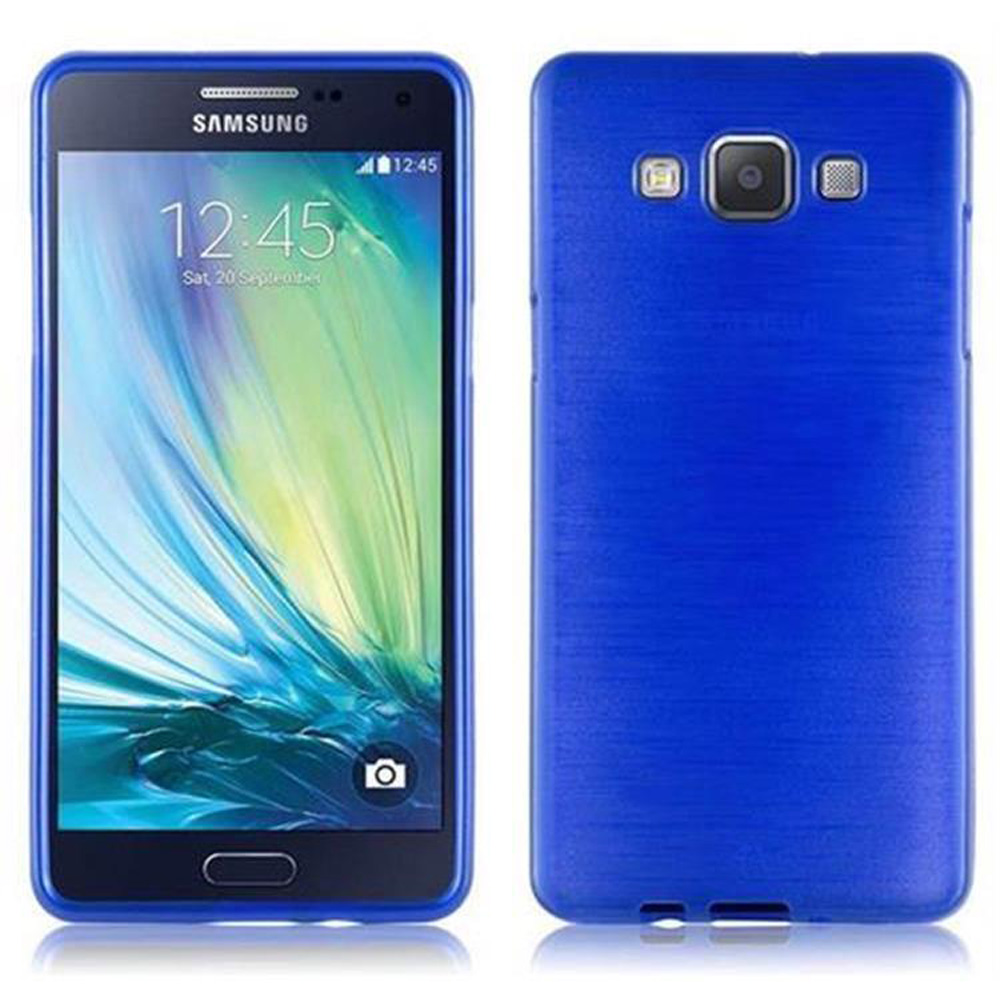 Teléfono Samsung y funda azul. El teléfono muestra la hora y la fecha. La funda cubre la parte trasera.