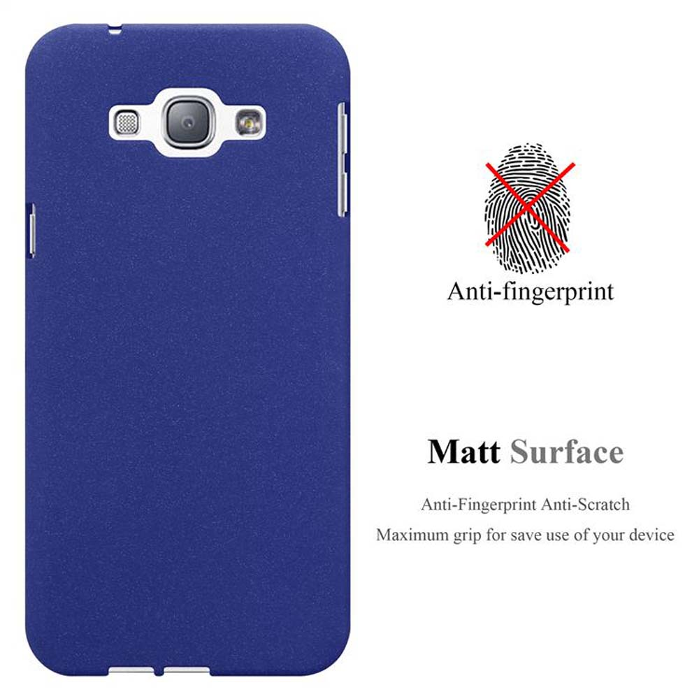 Una custodia blu per telefono. Mostra anti-impronte, superficie opaca e il retro del telefono.