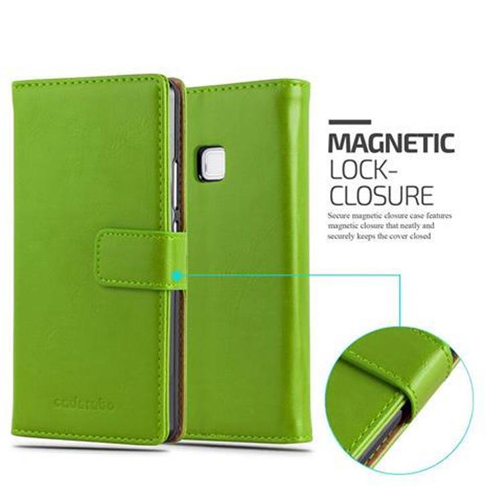Una funda verde para teléfono con cierre magnético, parcialmente abierta.