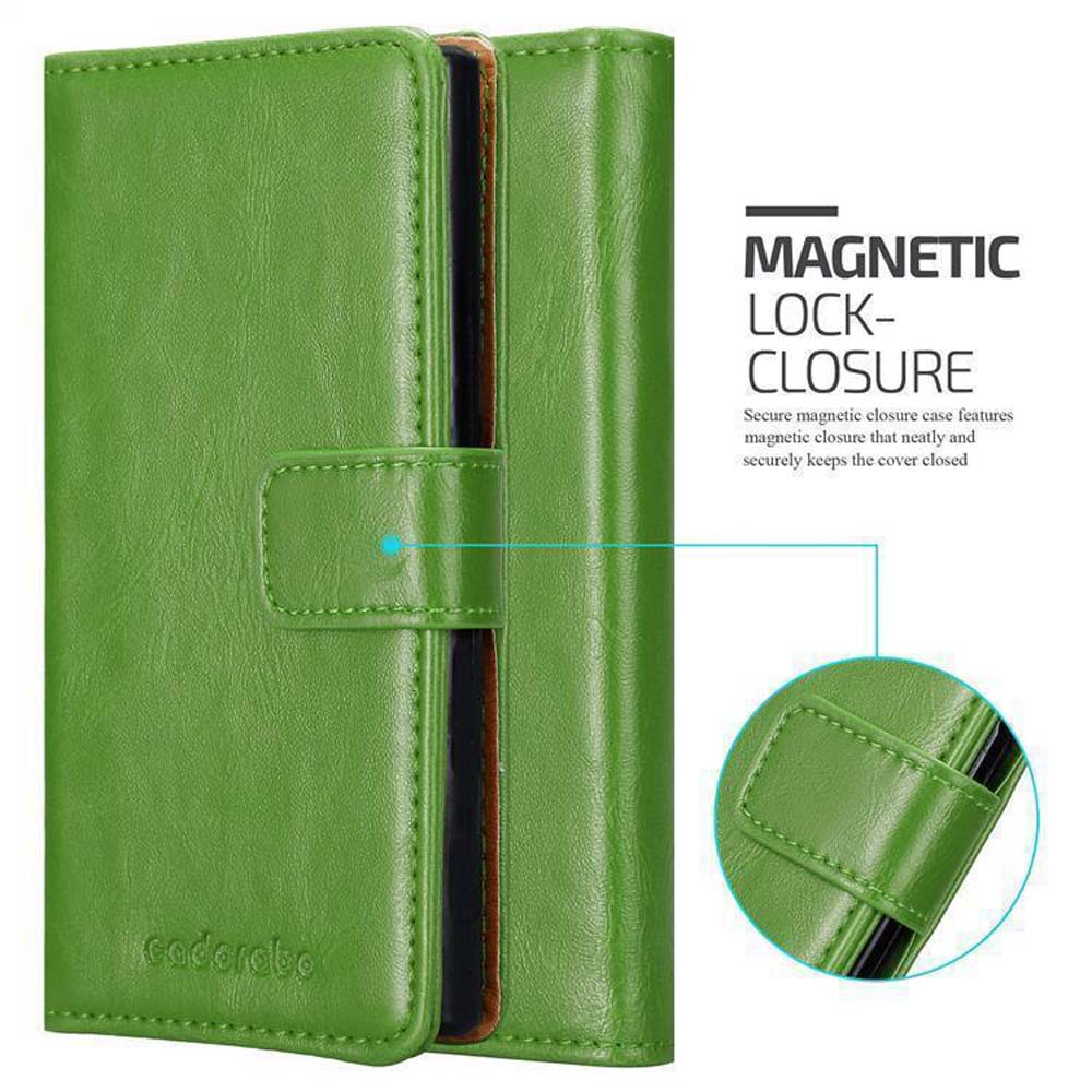 Custodia verde per telefono con chiusura magnetica. Testo 'MAGNETIC LOCK-CLOSURE'.